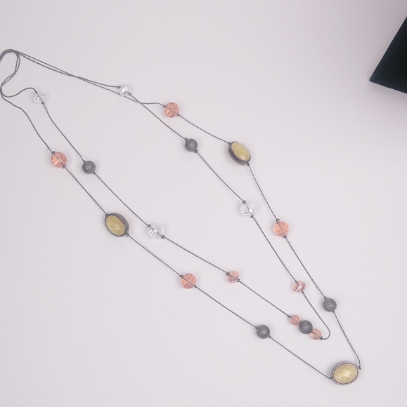 NY Crystal and Metal Beads Necklace. - Picture 3 of 4